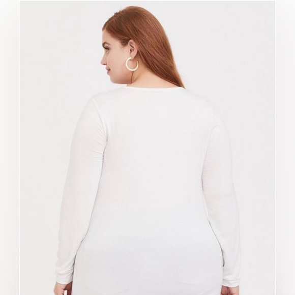 Torrid white Super soft crew neck long sleeve tee. Size 3 - Picture 3 of 10